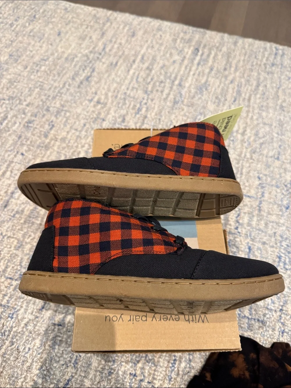 Toms Paseo Mid size 3 youth new in box